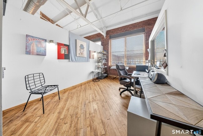 Building Photo - 325 Lafayette St