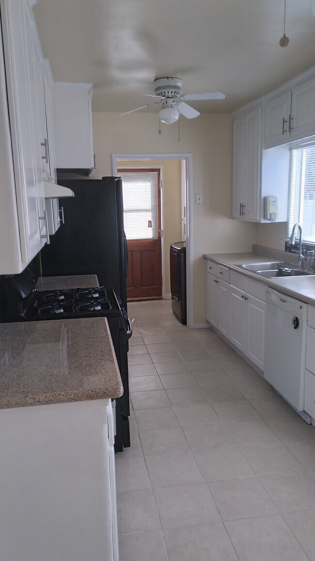 Building Photo - 2724 W Caldwell St