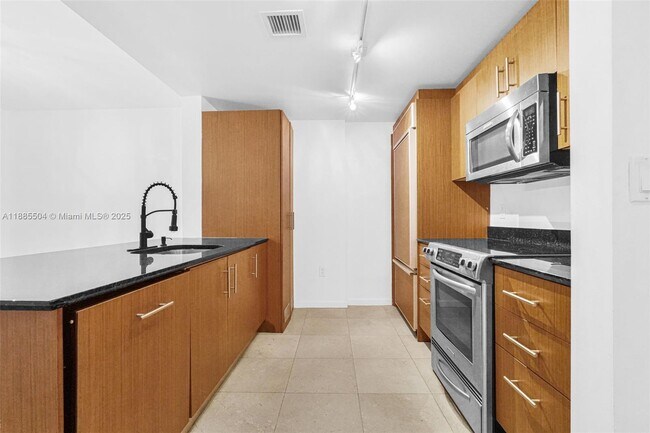 Building Photo - 10275 Collins Ave