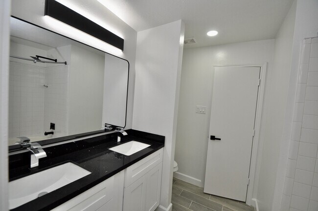 Building Photo - 16402 Gold Ridge Ln
