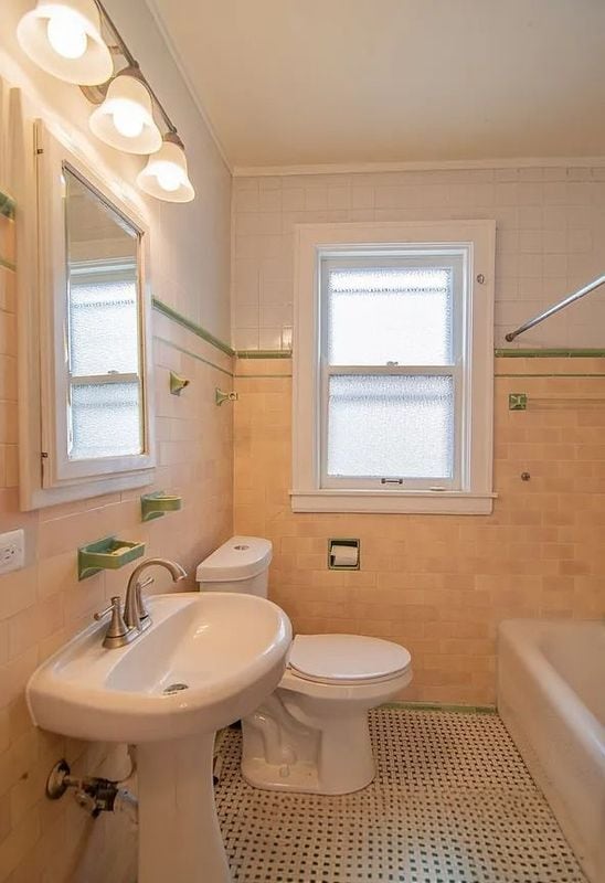 Building Photo - 4455 N Artesian Ave