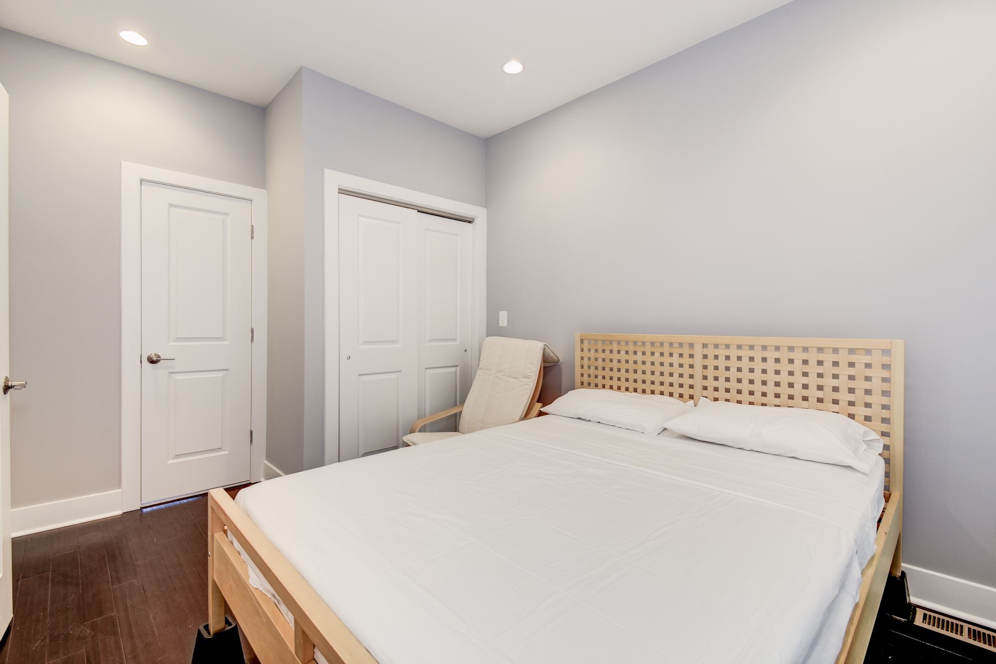 Building Photo - 2122 3rd St NE