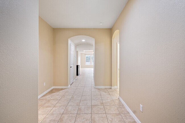 Building Photo - Peaceful 3 Bedroom, 2 Bath Home in Fantastic Paloma Lake Community!