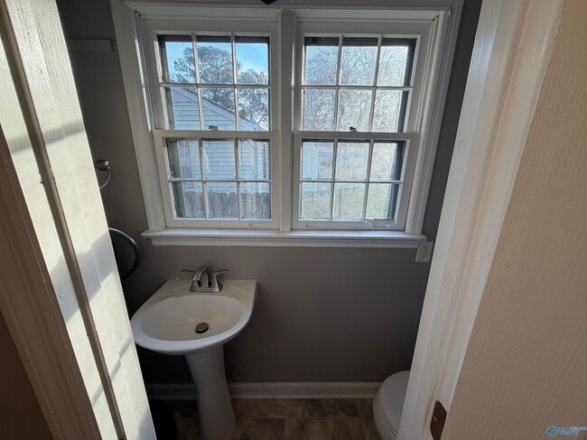 Building Photo - 1903 Enolam Blvd SE