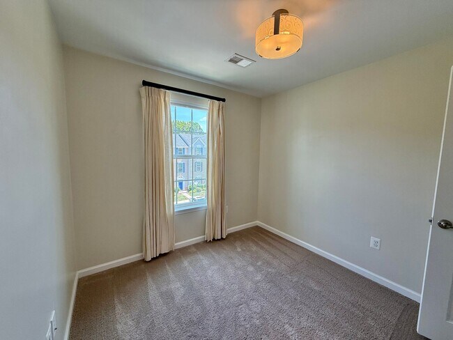Building Photo - 2177 Whispering Hollow Ln