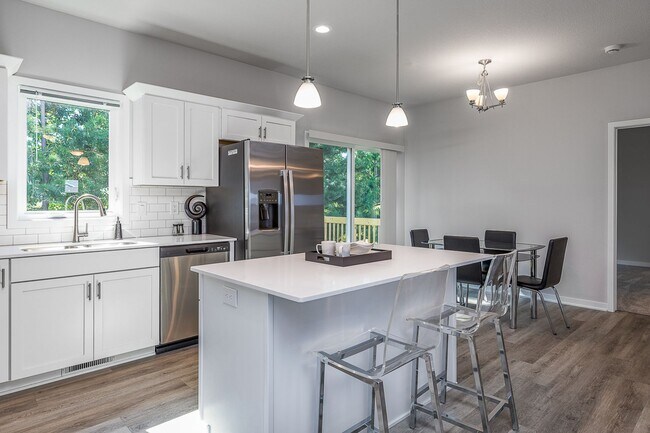 Building Photo - Great 3 Bedroom Single-Family Home in Urba...