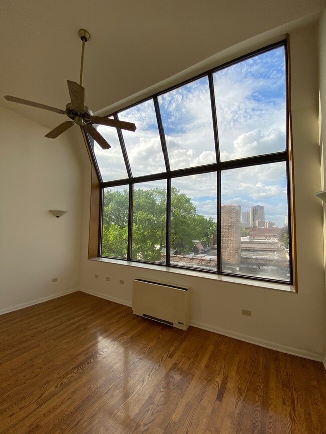 Building Photo - 620 W. Belmont