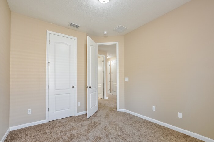 Building Photo - 1502 Oldenburg Dr