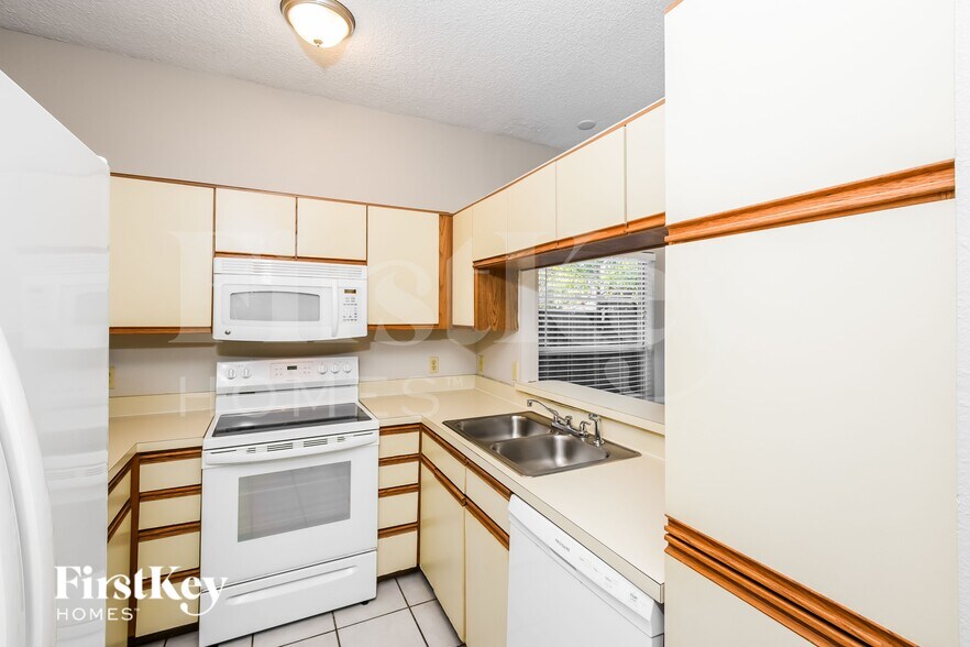 Building Photo - 1047 Whittier Cir