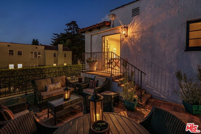 Building Photo - 855 N La Jolla Ave