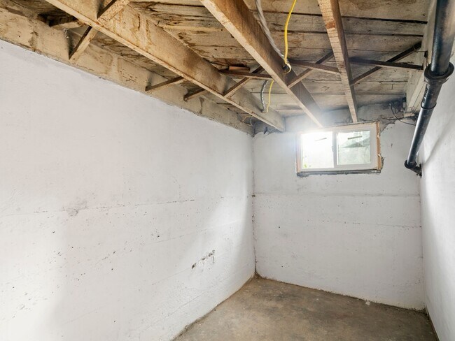 Building Photo - 3002 Porter Ave