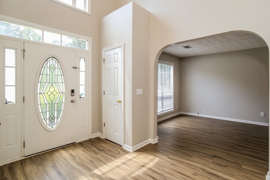 Building Photo - 104 Fallow Ln