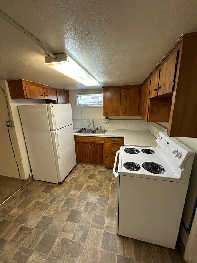 Building Photo - (487) 25th Street Duplex  2 Bdrm / 1 Bthrm