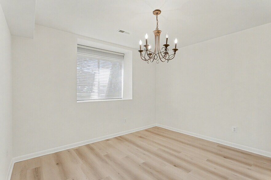 Building Photo - 13 Mullingar Ct