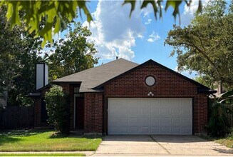 Building Photo - 4 Bedroom near Tesla!