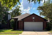 Building Photo - 4 Bedroom near Tesla!