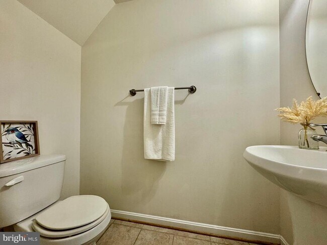 Building Photo - 3788 Bedford Dr