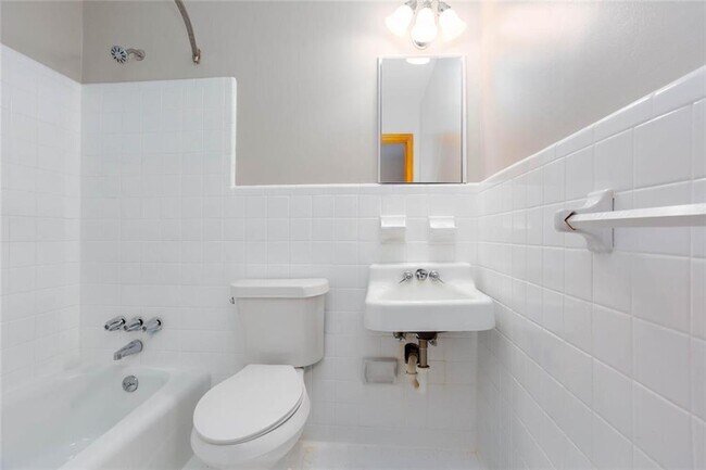 Building Photo - 2663 Hicks Rd