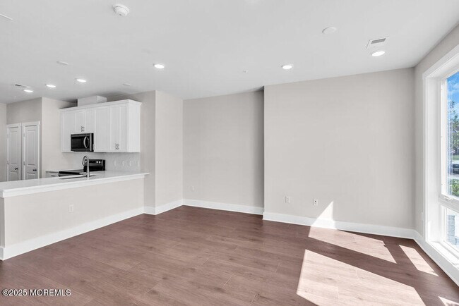 Building Photo - 201 Sunset Ave