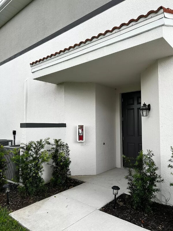 Building Photo - 12021 Santaluz Dr