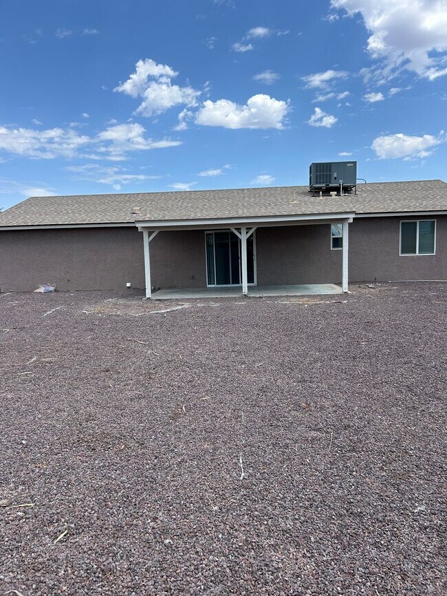 Building Photo - Peoria 2 bed/2 bath house