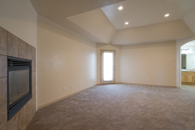 Building Photo - 4 Bedroom in The Knolls at Little Valley