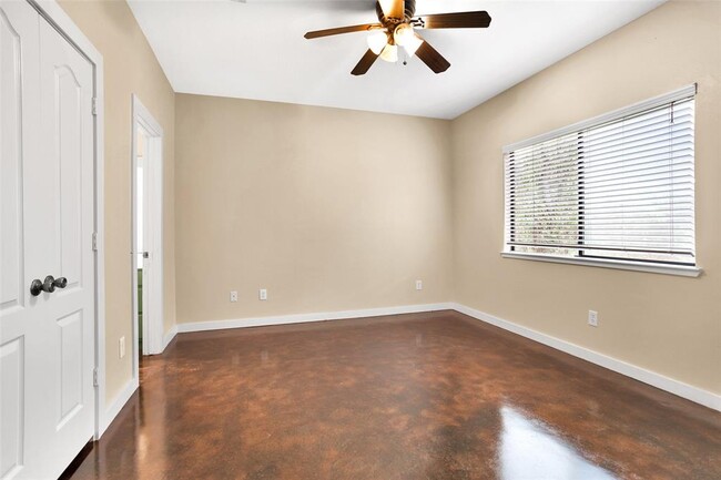 Building Photo - 3129 Molly Dr