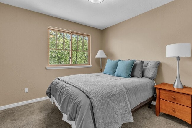 Building Photo - Cottage Loop Townhome