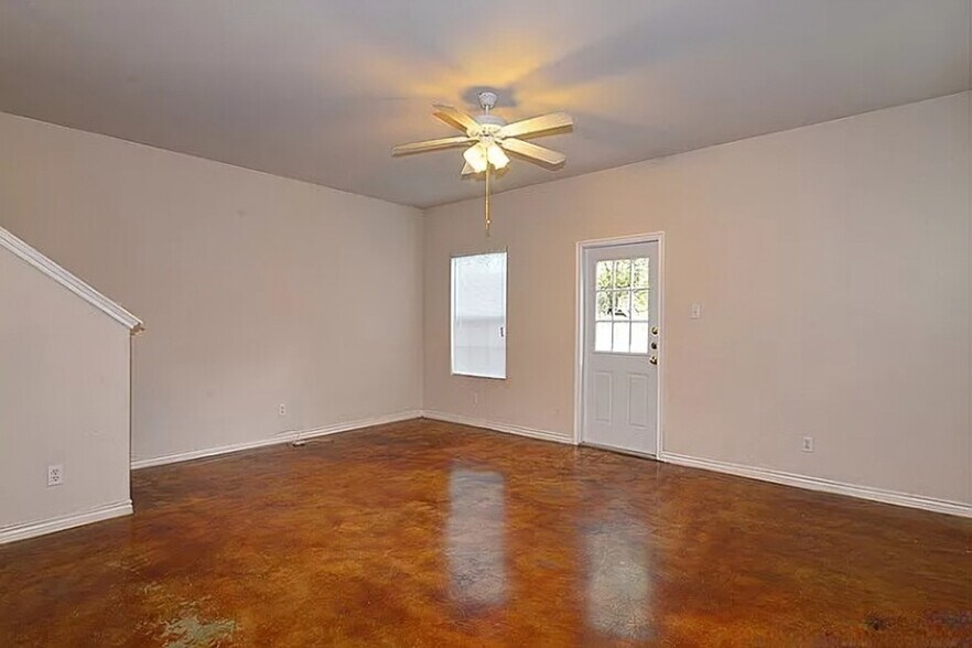 Building Photo - 7818 Kingsbury Wood