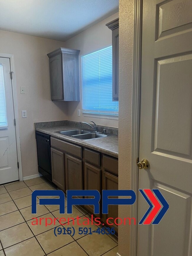 Building Photo - AMAZING EASTSIDE HOME