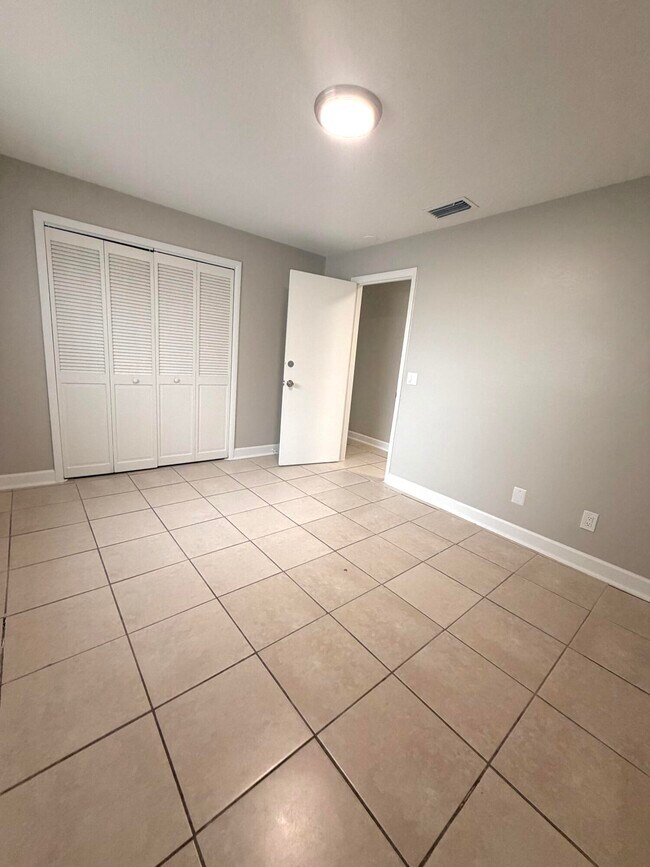 Building Photo - 407 N 29th St