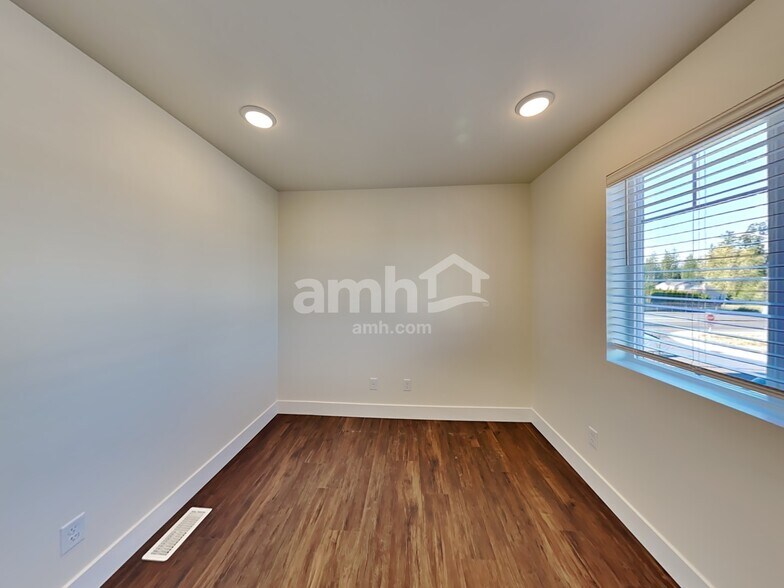 Building Photo - 17612 26th Ave Ct E