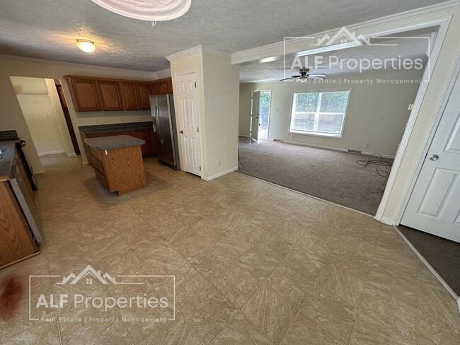 Building Photo - Charming & Secluded 3-Bedroom 2 Bathroom H...