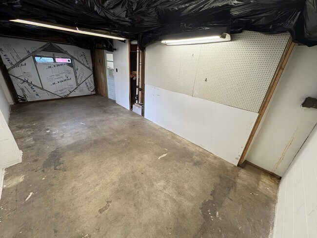 Building Photo - FOR LEASE- SINGLE FAMILY HOME IN HERMITAGE!