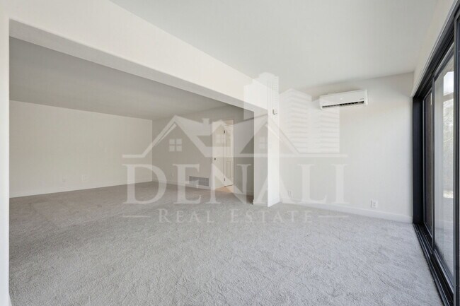 Building Photo - 10643 N Indian Wells Dr