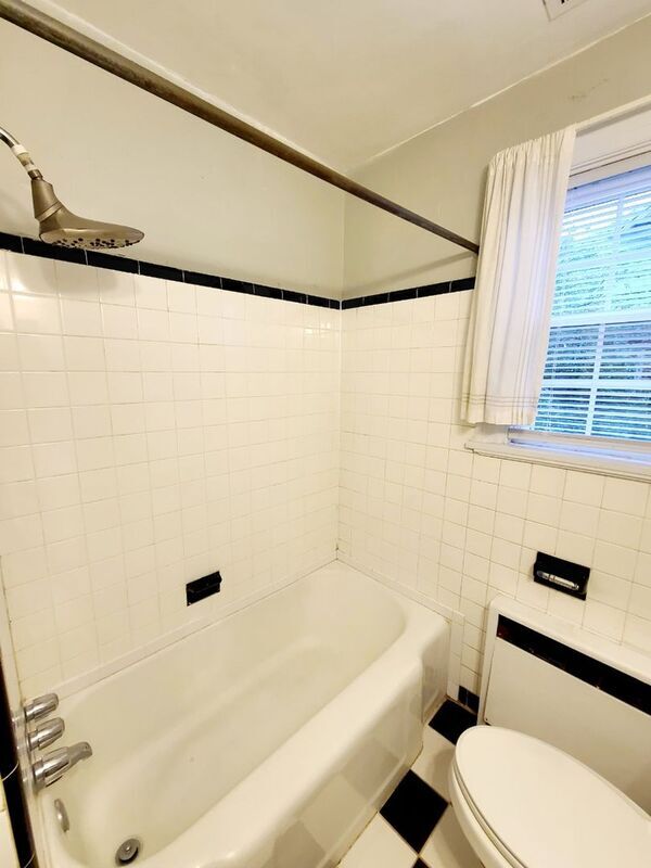 Building Photo - 3413 Monument Ave