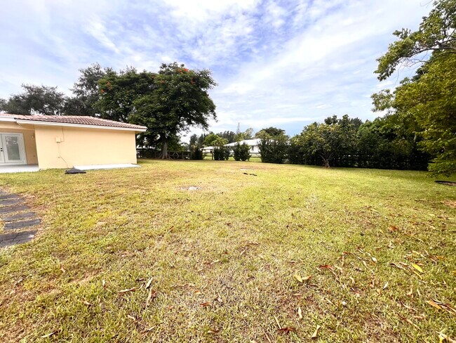 Building Photo - 9400 Listow Terrace