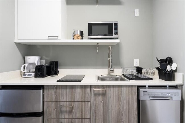 Building Photo - 1020 N Victoria Park Rd