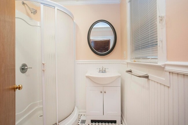 Building Photo - 909 Clarke St