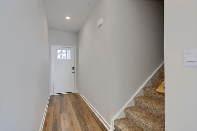 Building Photo - 122 Scotland Ln