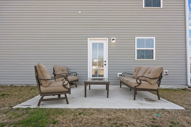 Building Photo - 160 Day Song Ct