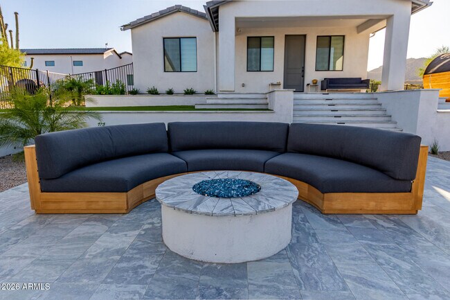 Building Photo - 13924 Dyer Ln