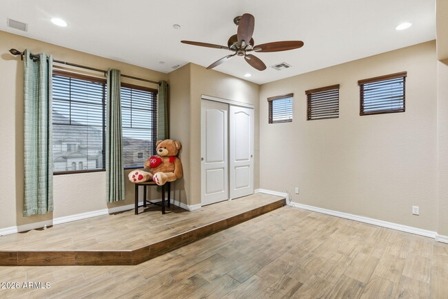 Building Photo - 6206 W Buckhorn Trail