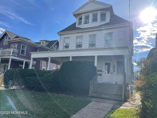 Building Photo - 314 8th Ave