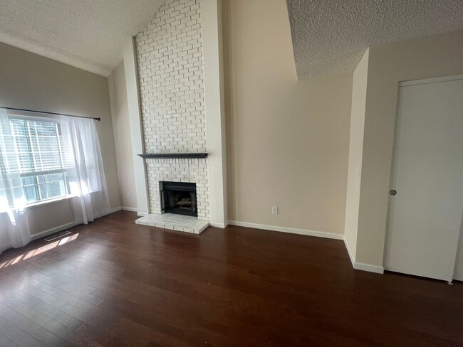 Building Photo - Northgate Village -  3 bedroom, 2.5 bath T...