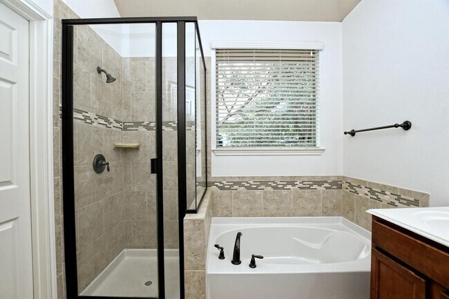 Building Photo - 2213 Lookout Range Dr