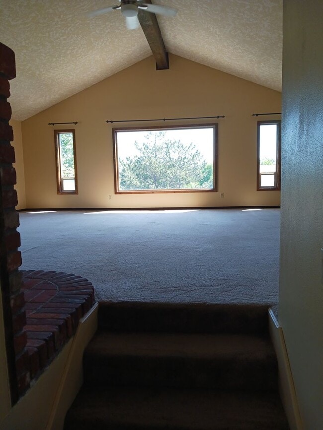 Building Photo - 708 Highland Dr