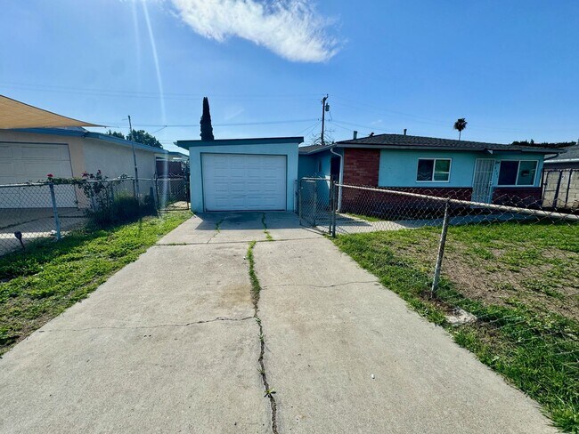 Building Photo - Charming 3-Bedroom Home in the Heart of La Puente – Move-In Ready!