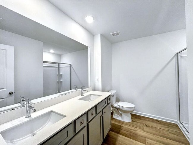 Building Photo - Beautiful 3-Bedroom Modern Mountain-View T...