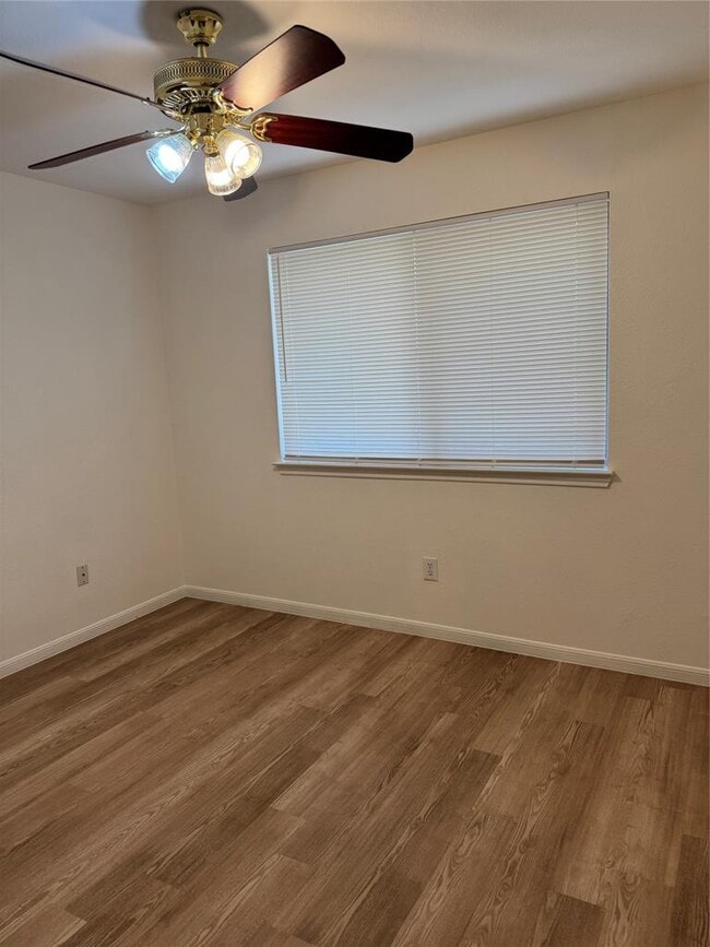 Building Photo - 2207 N Cannes Dr